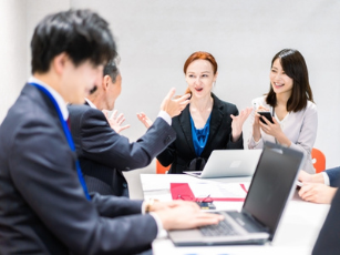 経営理論から実践へ。外部コンサルの役割と活用法