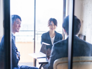 外部コンサルは社員ではありません。当たり前の事実とその正しい活用法