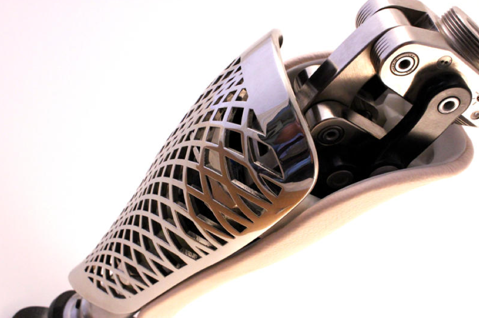 アメリカ　ベスポーク社の義足カバー　ヒューマニックが日本の代理店です