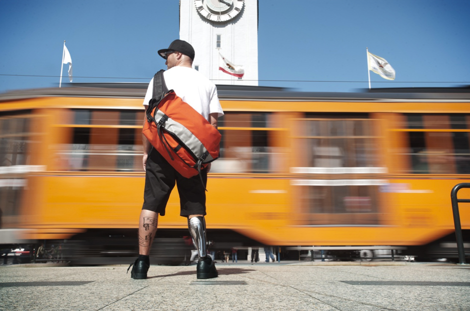 アメリカ　ベスポーク社の義足カバー　ヒューマニックが日本の代理店です