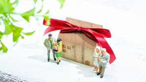 課題を解決しようとしているミニチュアモデル