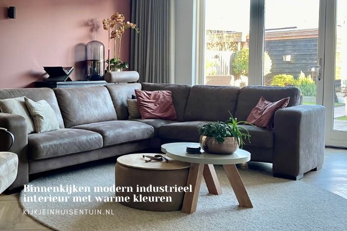 Binnenkijken modern industrieel interieur met warme kleuren