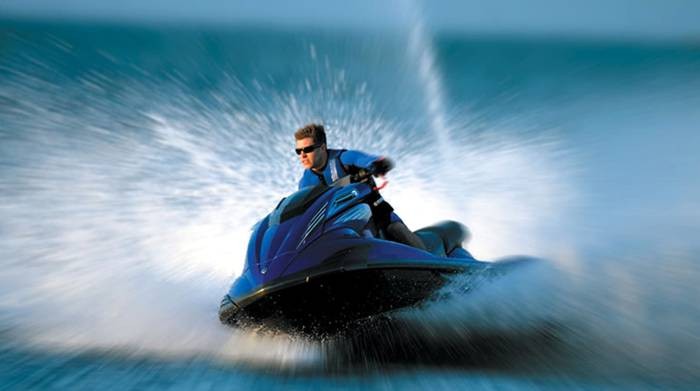 alquilar una moto acuática en Cádiz