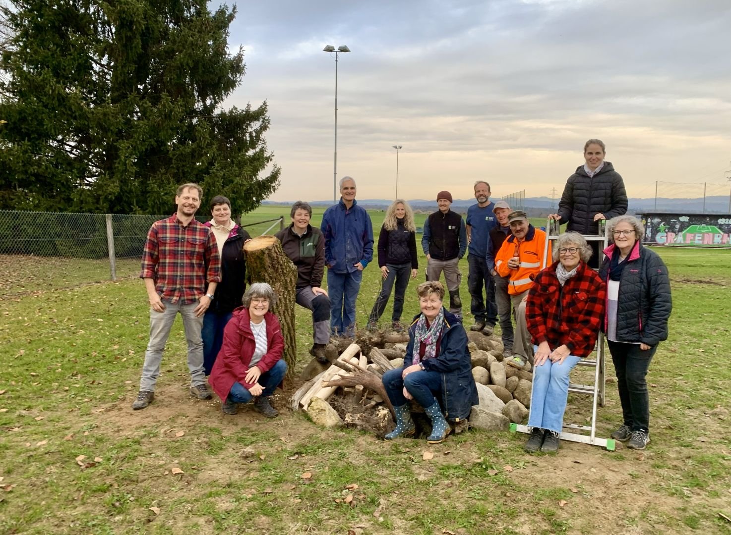KGR-Ausflug: Gartenarbeit neben SCG-Platz