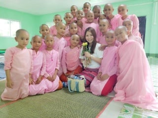 いただいた鑑定料金の一部は信頼できる団体に寄付させていただいております ※写真ミャンマー寺子屋