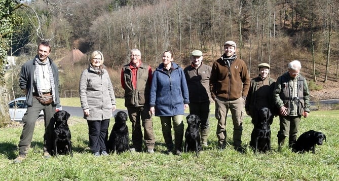 alle Teilnehmer mit Richter und Prüfungsleiter
