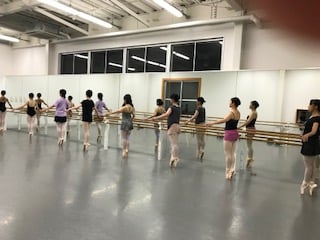 大人ポアント入門クラス風景