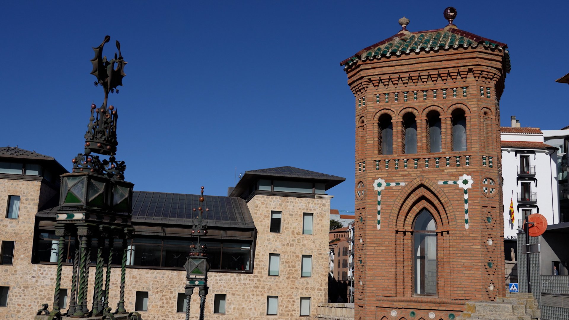 mit Baujuwelen im Mudejar-Stil