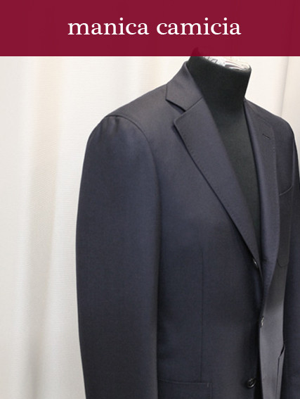 肩パットを省く事で腕回りの動きが増し肩先の柔らかい表情を生む“　マニカカミーチャ　”