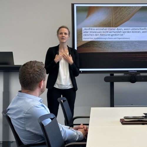 Konfliktmanagement einführen? Fang nicht mit Regeln an, sondern mit Zuhören.