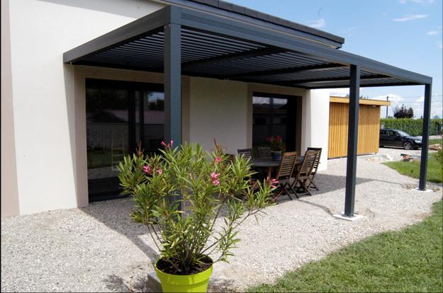 Pergola bioclimatique avec lames orientables. Métalu d'Oc Gard