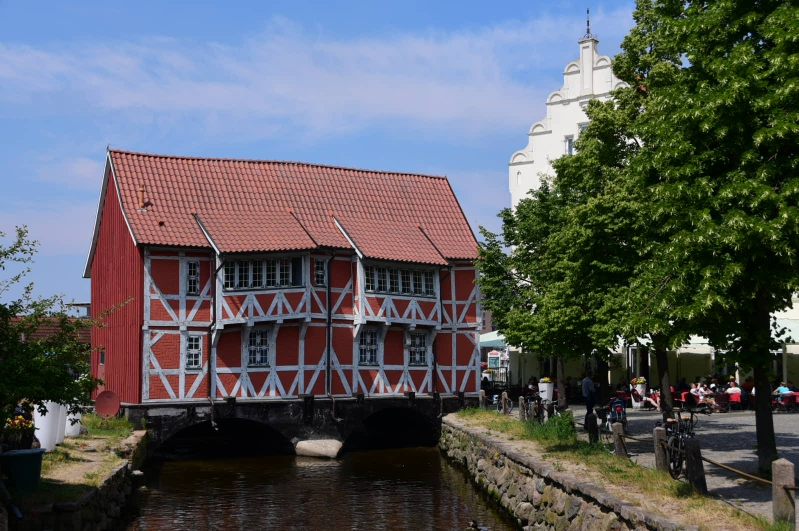 Zum Beispiel schiefe Häuser