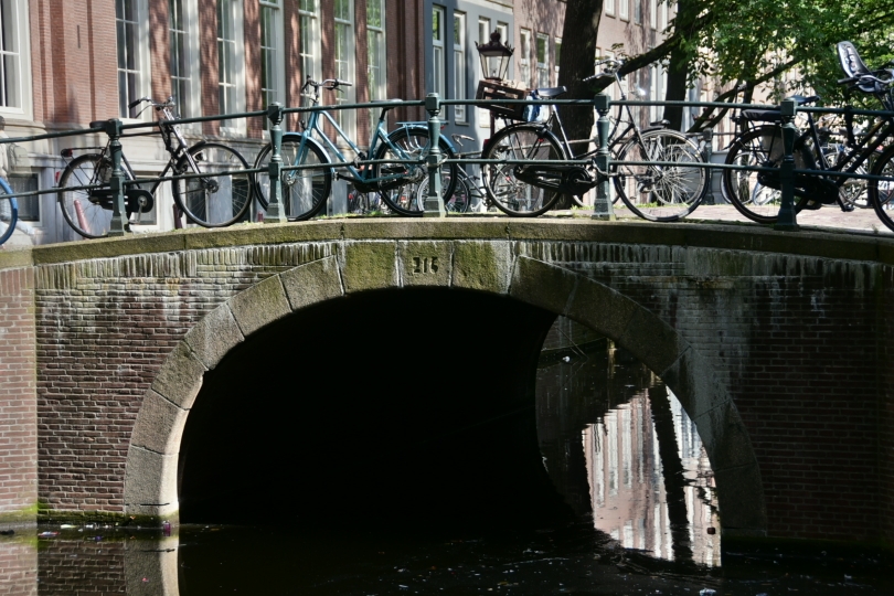 Grachten und Fahrräder - nicht wegzudenken aus Amsterdam