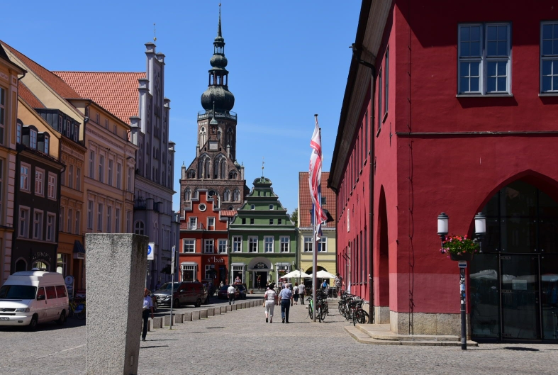 Greifswald - noch eine dieser wunderschönen Altstädte aus der Hansezeit - und dazu eine Stadt, die perfekt für Radfahrer ausgebaut ist!