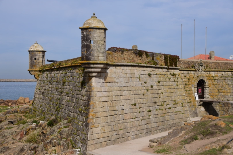 Und natürlich hat auch jeder Ort seine mehr oder weniger große mittelalterliche Festung