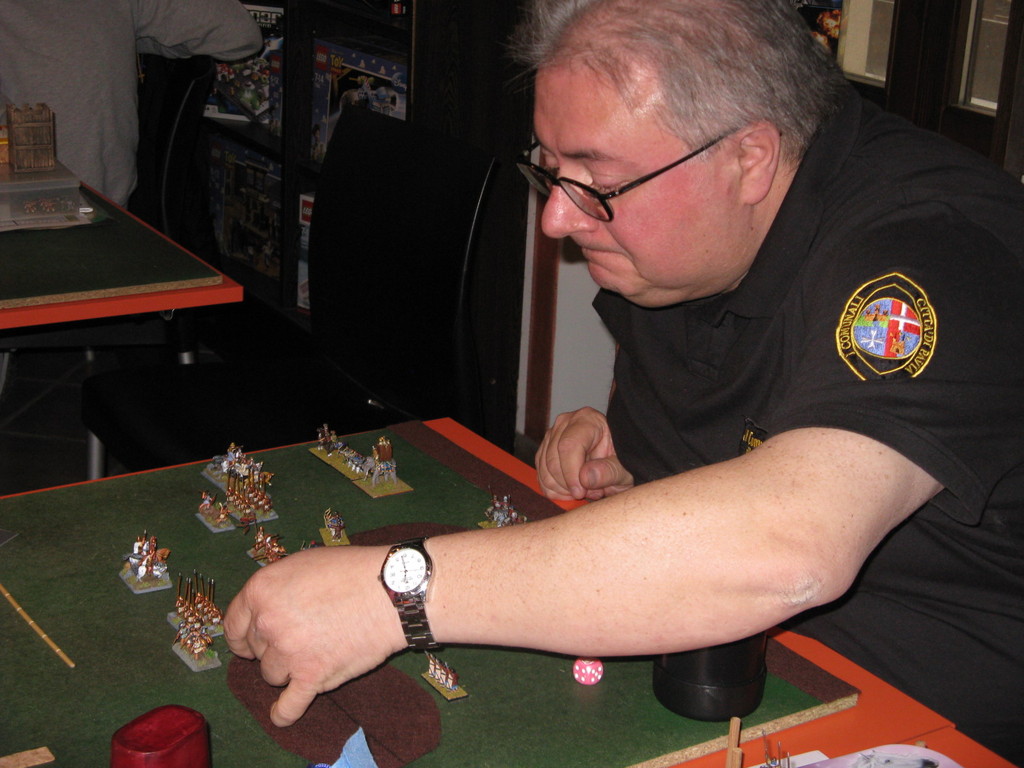 Ummmmff! Ma quanto pesa questa maledetta basetta di elefante. Si fa una fatica a spostarla…!