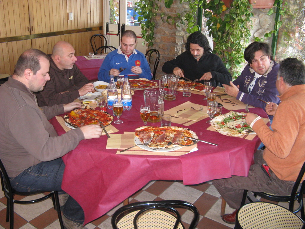 Alle prese con la pizza "Diavolo Zompone"