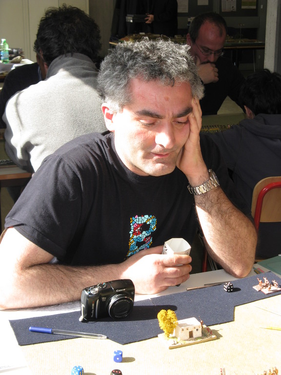 Gli eroici sforzi per restare sveglio di chi è partito alle 05,00 da casa per venire al torneo.