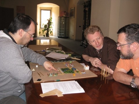 Secondo te, in quella palude, ci saranno abbastanza zanzare da farli morire tutti di malaria, prima che arrivino a contatto?