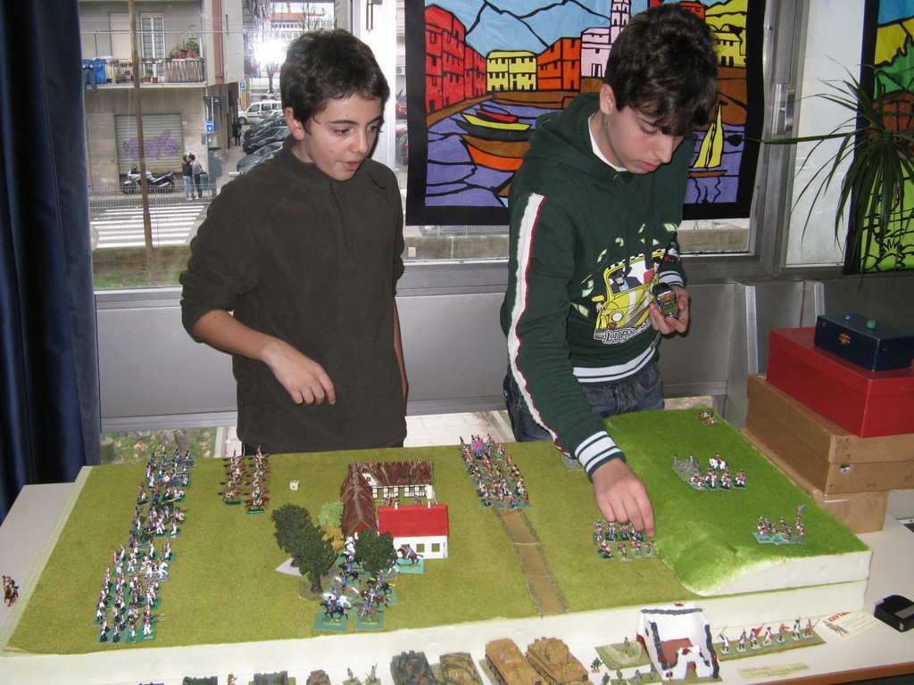 Inizia la ricostruzione della battaglia.