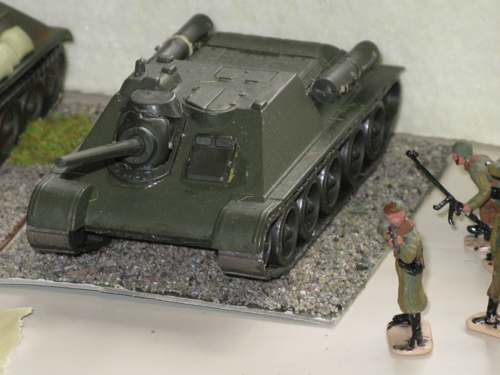 Cannone semovente russo SU 85.