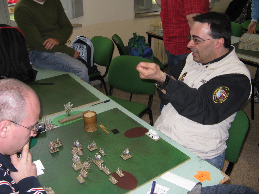 ...E allora io gli ho strappato di mano  la sua sarissa e... l'ho infilzato così!!