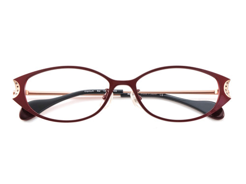 Rei　col.1425B/PKG（ﾀﾞｰｸﾚｯﾄﾞ/ﾋﾟﾝｸｺﾞｰﾙﾄﾞ）　52□16-140　￥42,000+tax　フレームは臙脂色で、テンプルの肌馴染みが良い優しいピンクゴールドとの融合で、上品な雰囲気に。