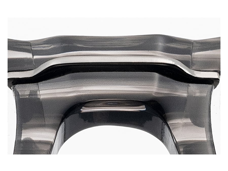 ブリッジにはメタルパーツを採用