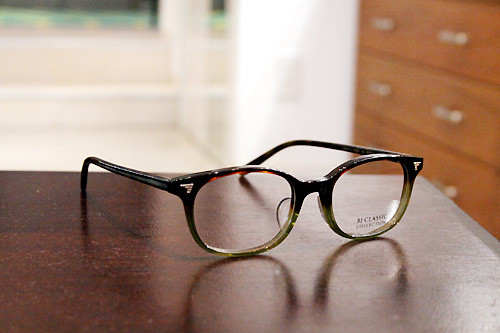 P-547　col.100（ダークデミ／グリーンⅡ）　50□19-145　￥24,000＋tax