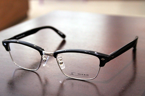 SOLID BLUE　S-94　col.1（ブラック）　53□20-140　￥28,080（税込）