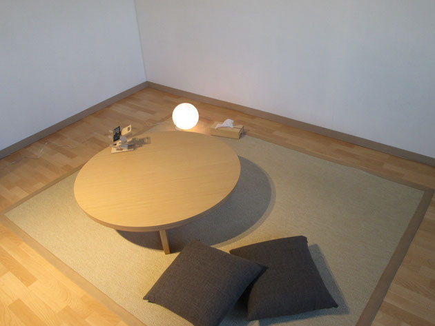 センターテーブル　リビングテーブル　円形　アルテ　座卓　インテリア　家具　栃木県　東京デザインセンター