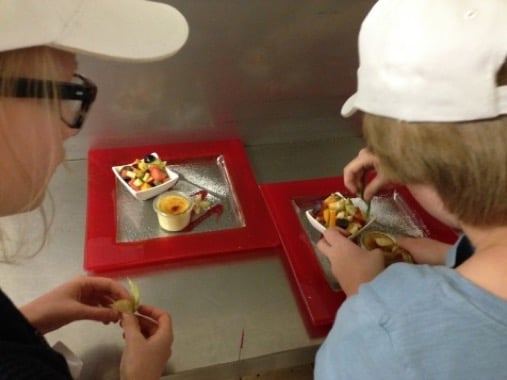 Auch das Anrichten wird geübt