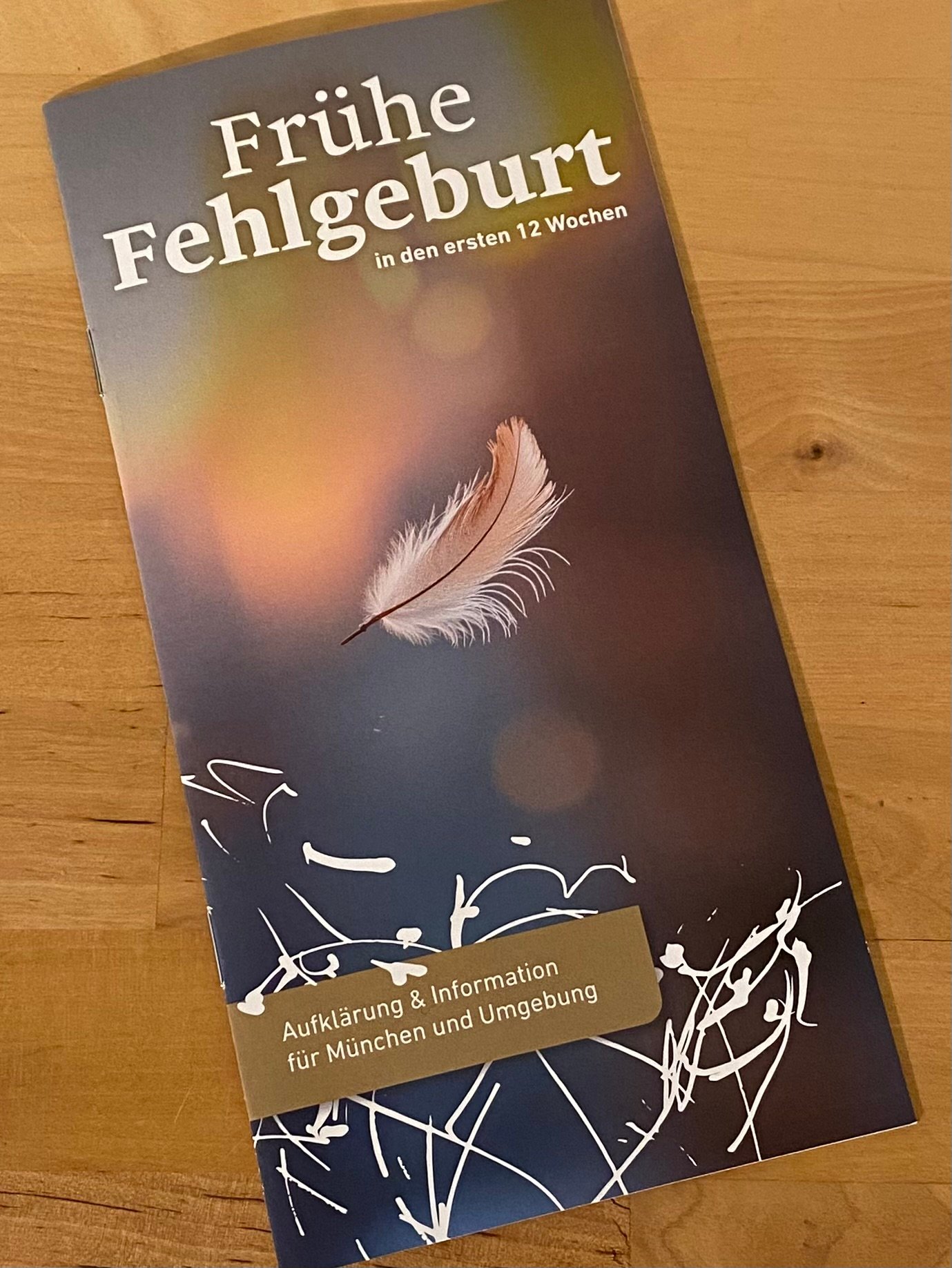 Zum Download der Broschüre Frühe Fehlgeburt