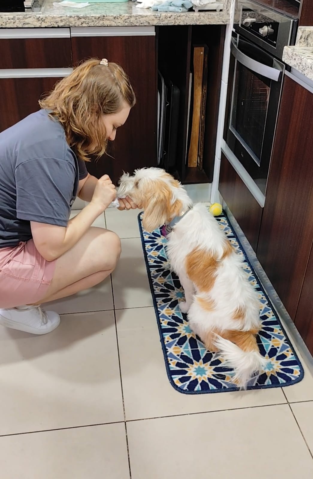 Aplicación del "chin rest" por parte de tutora