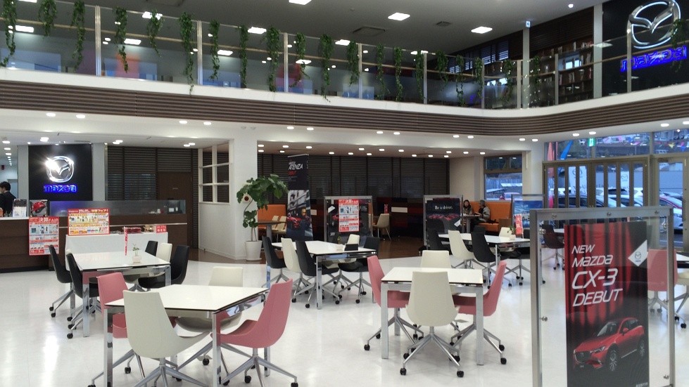 広島マツダ 石内山田店 店内