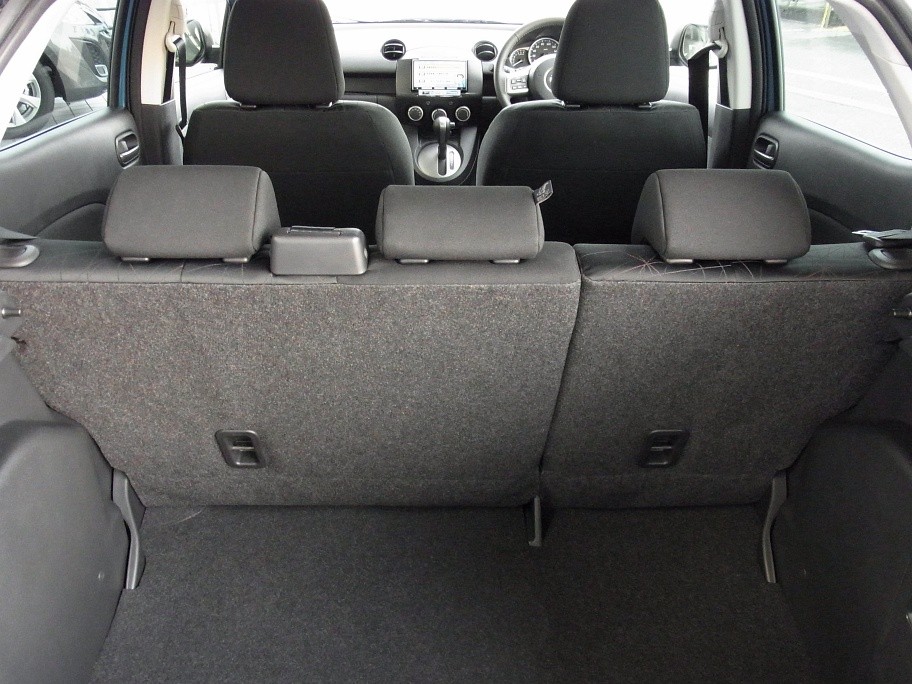 デミオラゲッジルーム