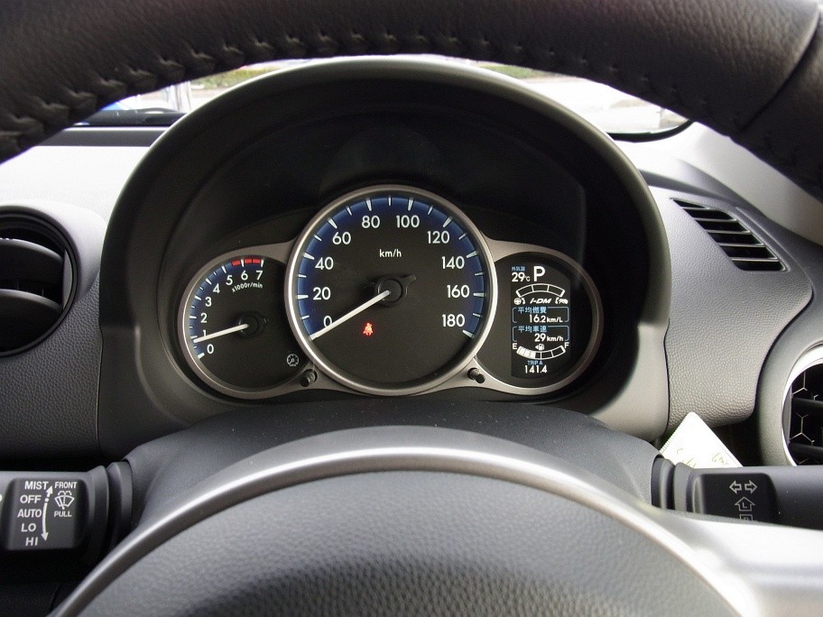 デミオスカイアクティブメーター