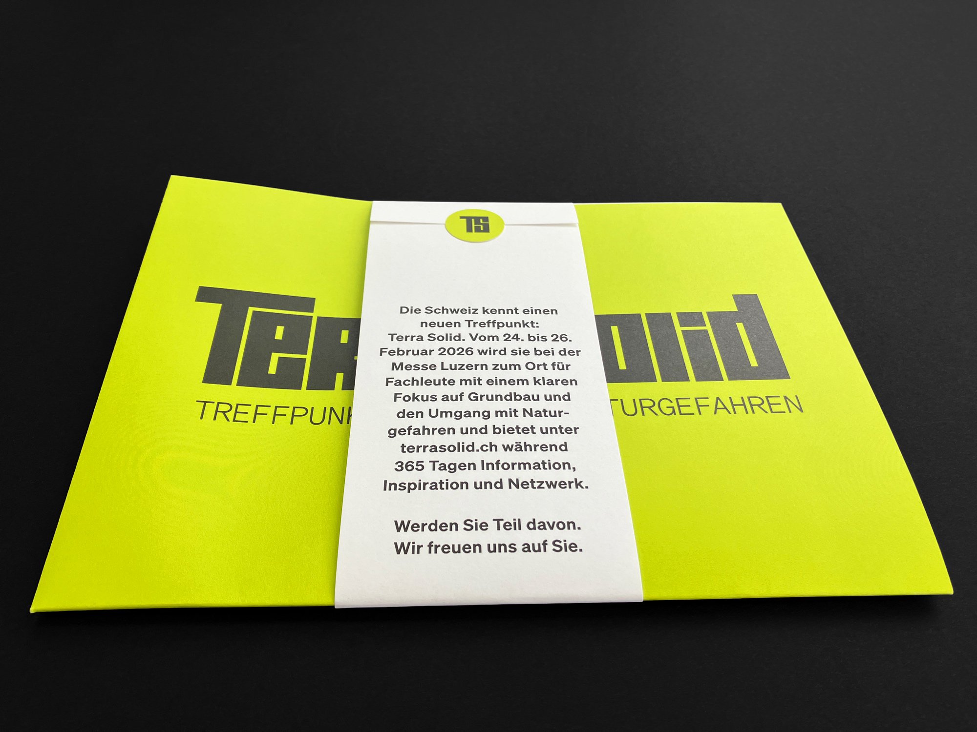 Einladung mit Konturschnitt