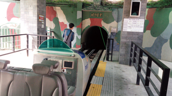 トロッコ列車のようなシャトルトレイン※7