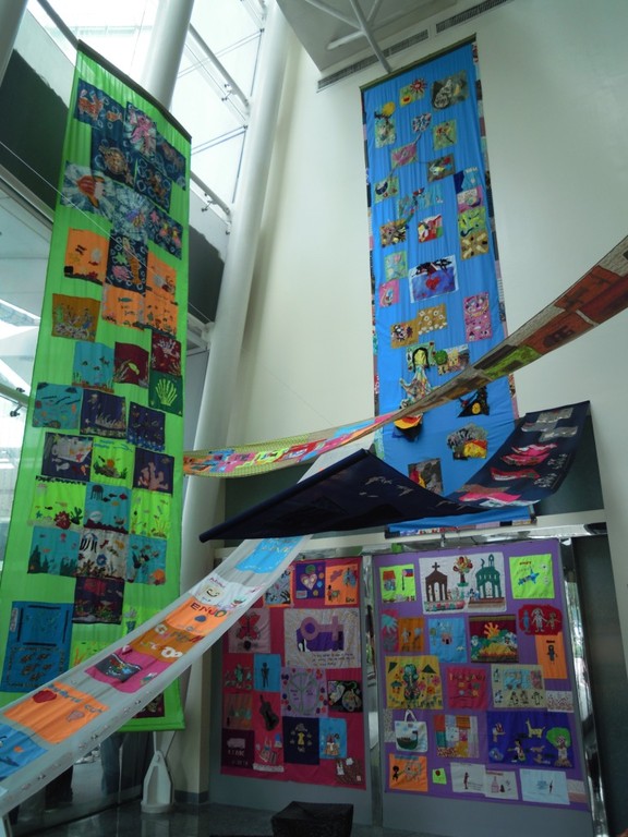 アルマ・キント《ハウス・オブ・コンフォート》ユーチェンコ美術館での展示風景（2011年11月18日、筆者撮影）