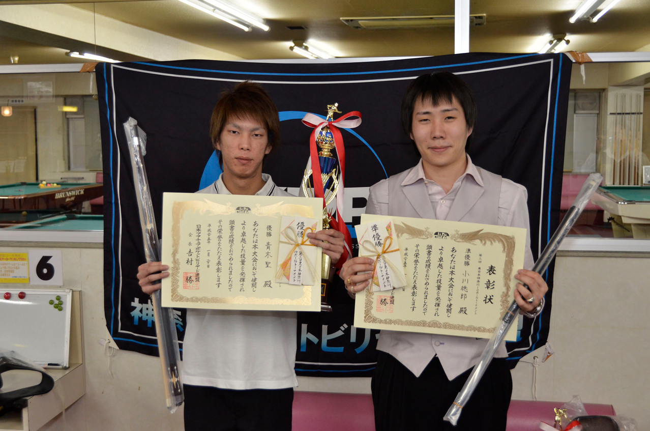 優勝：青木（左）、準優勝：小川