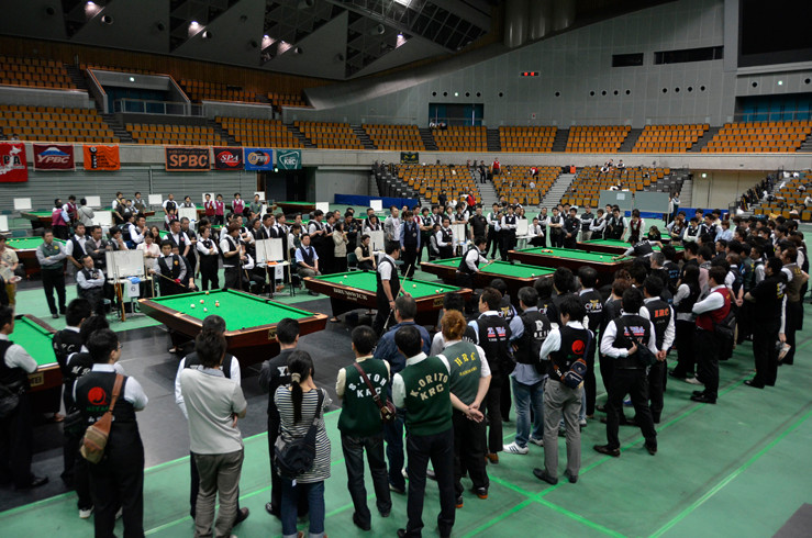 決勝戦（TVテーブル以外の4台）