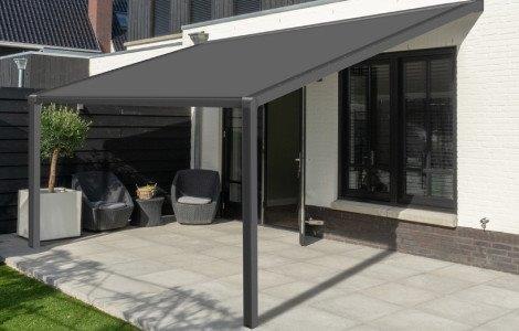 Tumba; V642; Verano; zonwering Amsterdam; Pergolazonwering; Horeca zonwering; zwart; zonwering met palen; Solis