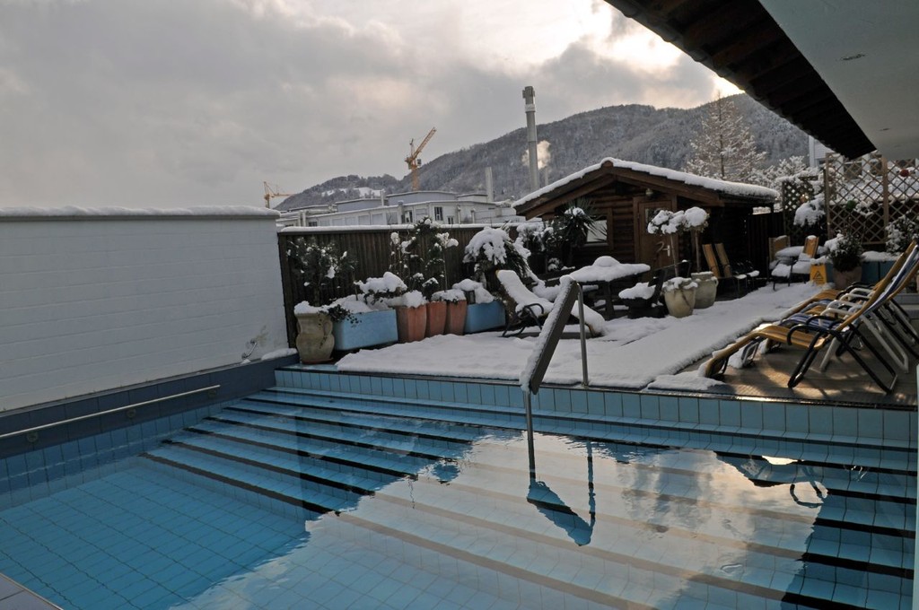 Aussensauna und Schwimmbad (nicht geheizt)