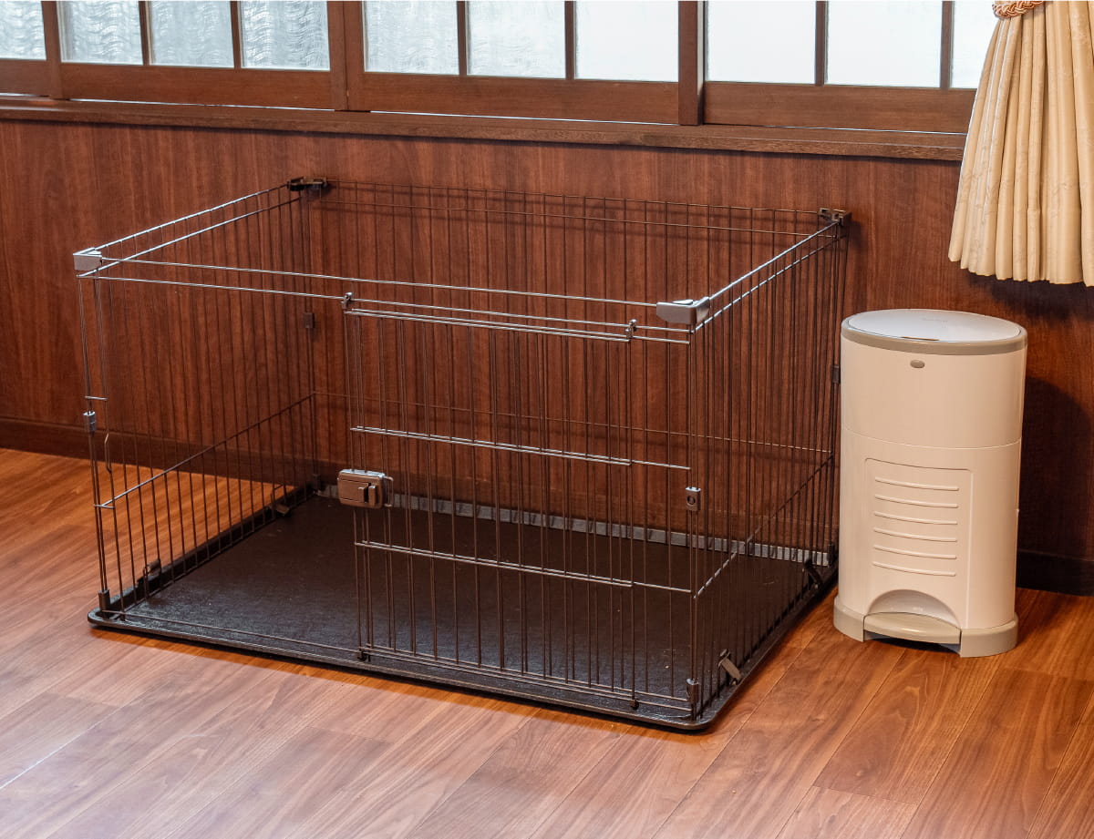 すべての客室に大きめのクレートを設置しております。ペット用トイレやトイレシーツを配置するなど、ご自由にお使いください。