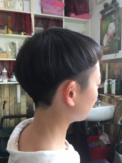 アシンメトリー・刈り上げマッシュルーム