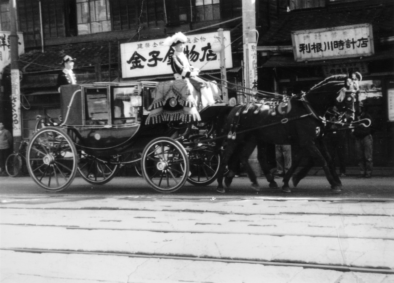 １９６０年　現目黒通りを走る皇宮馬車