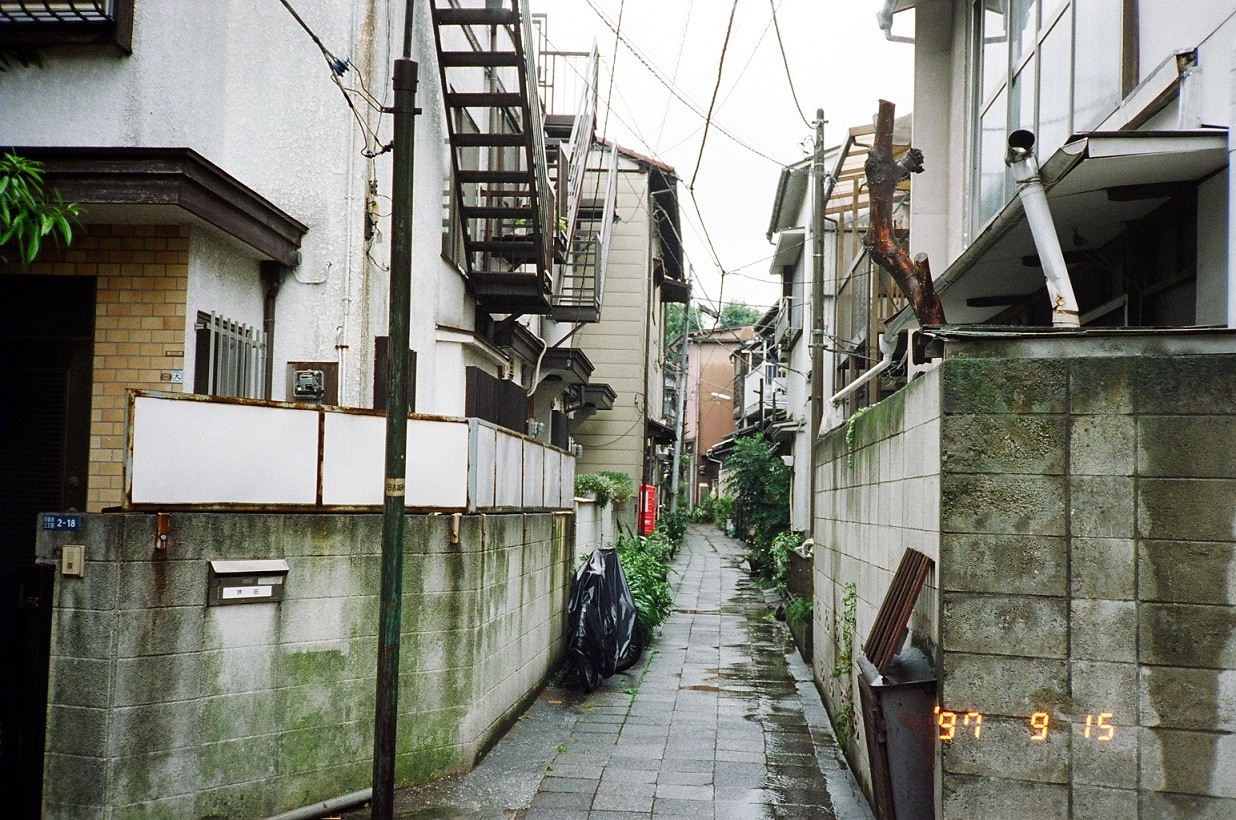 １９９７年　路地裏　人情味が伺えます
