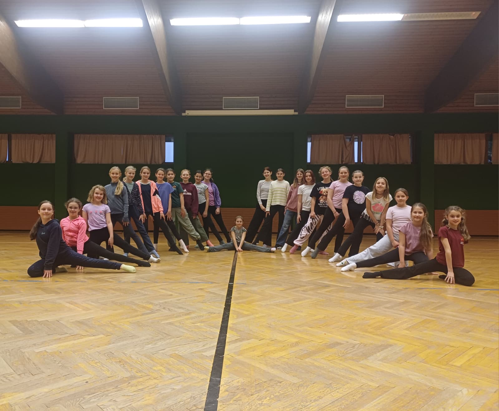 Teens B - Anika & Anja