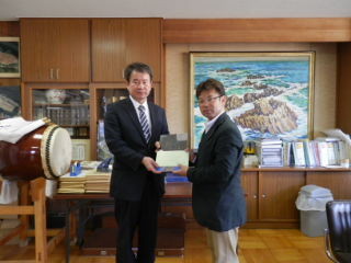 志津川中学に訪問